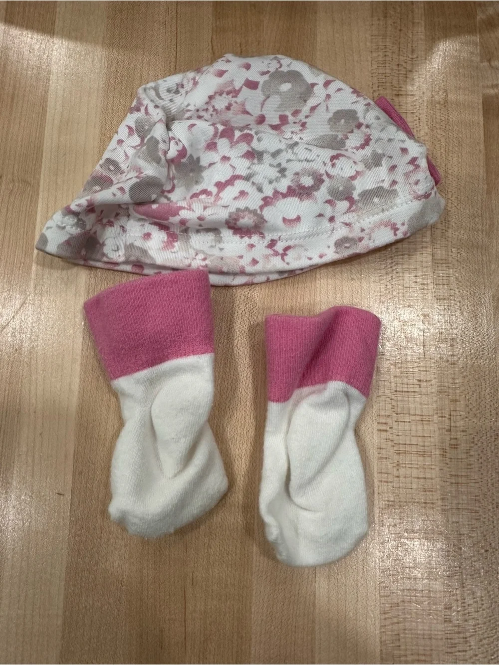 Nike hat socks set girls newborn size 0-6 month pink bow and floral hat